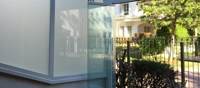 Cortinas de cristal en Puerto Banús